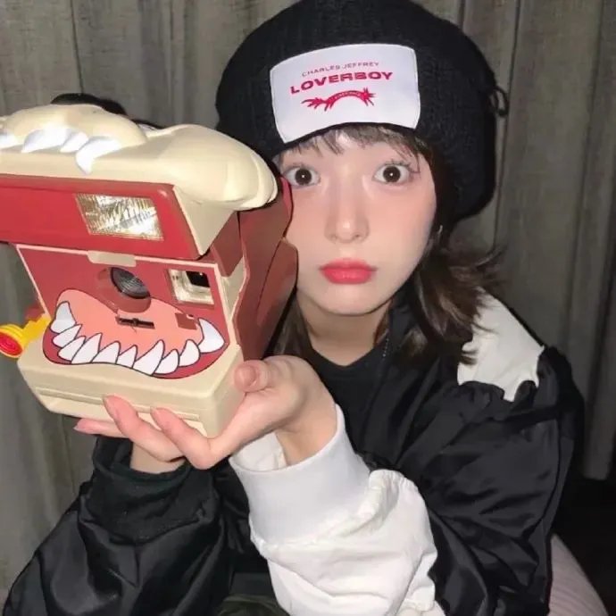 只在那里发光